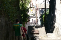 Enge Gasse im Stadtteil Santa Teresa in Rio de Janeiro