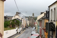 Main Street in Ballyshannon im County Donegal in Irland