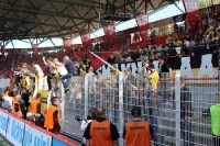 Enttäuschte Fans von Alemannia Aachen nach der 0:2-Niederlage bei Union Berlin