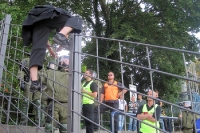 Ein Fans des FC Rot-Weiß Erfurt will es wissen ...