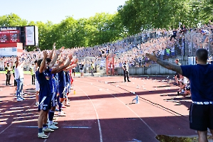 MSV Spieler und Fans jubeln über Derbysieg in Oberhausen 