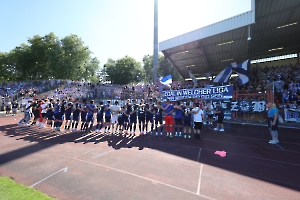 MSV Spieler und Fans jubeln über Derbysieg in Oberhausen 