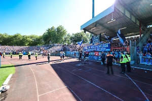 MSV Fans jubeln über Derbysieg in Oberhausen 