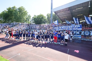 MSV Spieler und Fans jubeln über Derbysieg in Oberhausen 