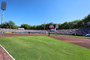 MSV Fans jubeln über Derbysieg in Oberhausen 