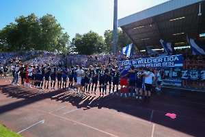 MSV Spieler und Fans jubeln über Derbysieg in Oberhausen 