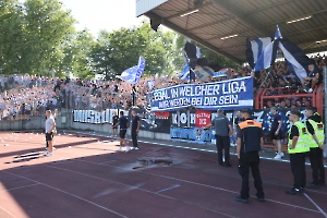 MSV Fans jubeln über Derbysieg in Oberhausen 