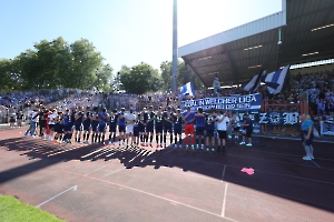 MSV Spieler und Fans jubeln über Derbysieg in Oberhausen 