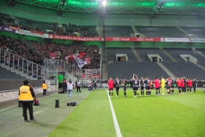 Essen Mannschaft und Fans feiern Sieg im Borussia Park 05-11-2021