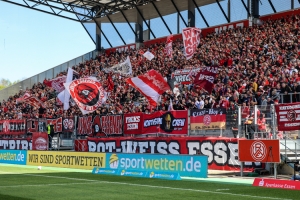 Rot-Weiss Essen Fans gegen Borussia Mönchengladbach U23 Spielfotos 16-04-2022