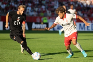 Lawrence Ennali, Marcel Risse Rot-Weiss Essen vs. Viktoria Köln Spielfotos 09.08.2022