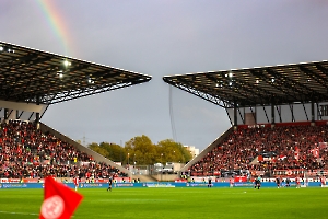 Regenbogen Rot-Weiss Essen vs. Arminia Bielefeld Spielfotos 04.11.2023