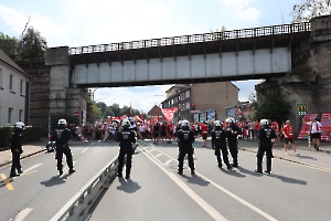 Fanmarsch Rot-Weiss Essen Fans vor Pokalspiel gegen Leipzig