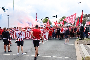 Fanmarsch Rot-Weiss Essen Fans vor Pokalspiel gegen Leipzig