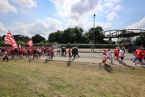 Fanmarsch Rot-Weiss Essen Fans vor Pokalspiel gegen Leipzig