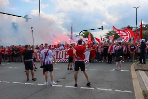 Fanmarsch Rot-Weiss Essen Fans vor Pokalspiel gegen Leipzig