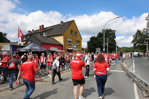 Fanmarsch Rot-Weiss Essen Fans vor Pokalspiel gegen Leipzig