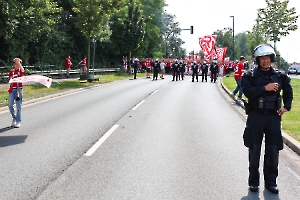 Fanmarsch Rot-Weiss Essen Fans vor Pokalspiel gegen Leipzig