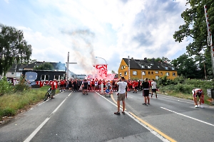 Fanmarsch Rot-Weiss Essen Fans vor Pokalspiel gegen Leipzig