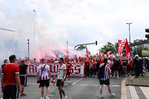 Fanmarsch Rot-Weiss Essen Fans vor Pokalspiel gegen Leipzig