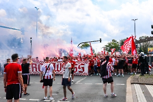 Fanmarsch Rot-Weiss Essen Fans vor Pokalspiel gegen Leipzig