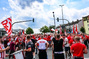 Fanmarsch Rot-Weiss Essen Fans vor Pokalspiel gegen Leipzig