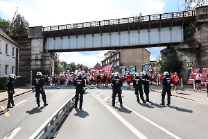 Fanmarsch Rot-Weiss Essen Fans vor Pokalspiel gegen Leipzig