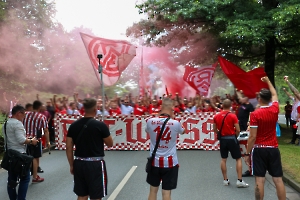 Fanmarsch Rot-Weiss Essen Fans vor Pokalspiel gegen Leipzig