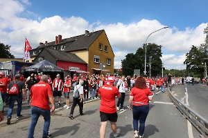 Fanmarsch Rot-Weiss Essen Fans vor Pokalspiel gegen Leipzig