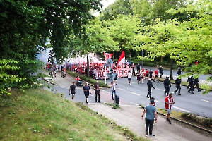 Fanmarsch Rot-Weiss Essen Fans vor Pokalspiel gegen Leipzig