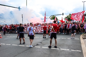 Fanmarsch Rot-Weiss Essen Fans vor Pokalspiel gegen Leipzig