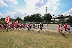 Fanmarsch Rot-Weiss Essen Fans vor Pokalspiel gegen Leipzig