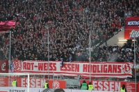 Rot Weiss Hooligans Banner und Rauch