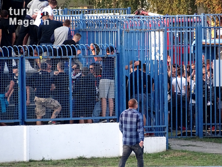NK Osijek vs. HNK Hajduk Split: Der rote Zastava, die brennenden