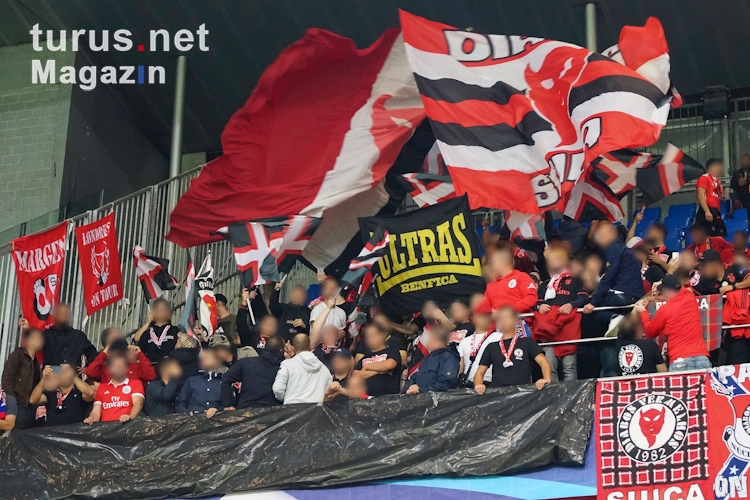 Foto: FC Basel vs. Benfica Lissabon - Bilder von Fußball ...