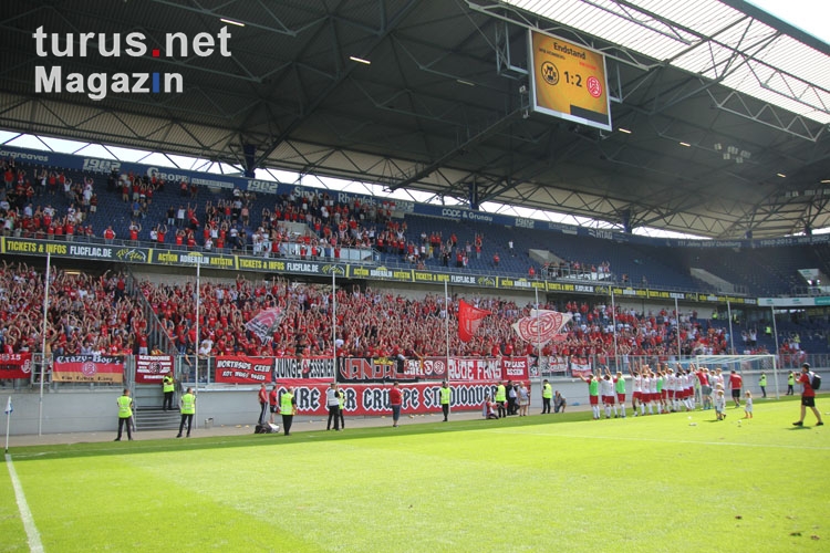 Foto Rwe Feiert Sieg In Duisburg Gegen Homberg Bilder Von Rot Weiss Essen Turus Net Magazin