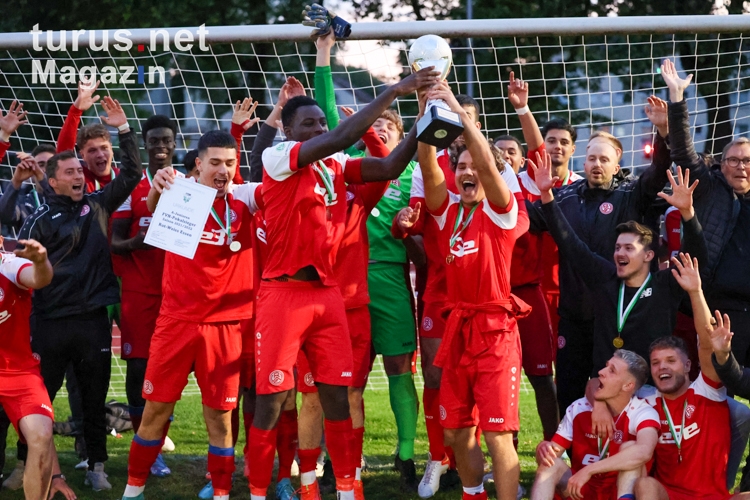 Foto Siegerehrung Jubel U19 Niederrheinpokalfinale Msv Duisburg Vs Rot Weiss Essen Spielfotos 