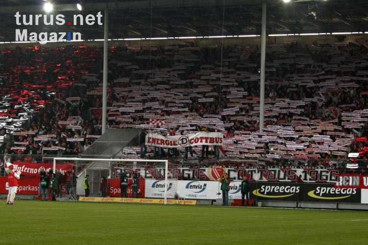 Foto Fans des FC Energie Cottbus beim Spiel gegen Dresden