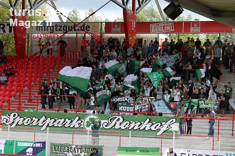 Foto: Fans von Greuther Fürth bei Union Berlin - Bilder ...