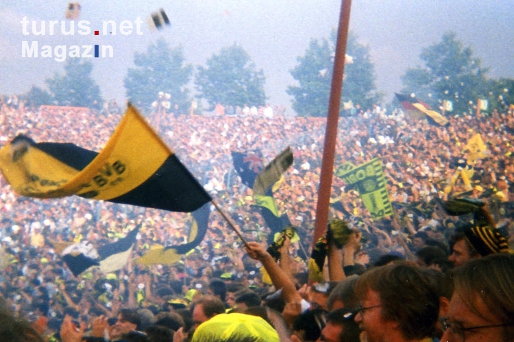 Foto Schalke 04 Gegen Borussia Dortmund Im Parkstadion Mitte 90er Jahre Bilder Von Fussball 90er Jahre Turus Net Magazin