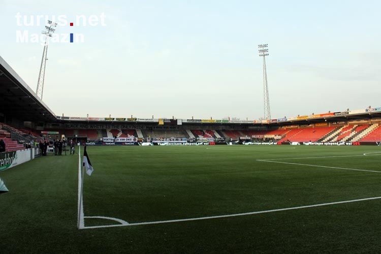 Foto Das Polman Stadion Von Heracles Almelo Bilder Von Fussball In Den Niederlanden Turus Net Magazin