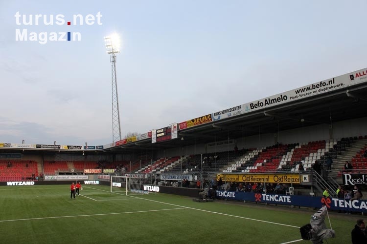 Foto Das Polman Stadion Von Heracles Almelo Bilder Von Fussball In Den Niederlanden Turus Net Magazin