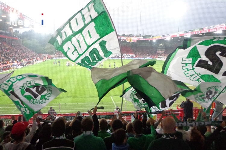 Foto: Fans der SpVgg Greuther Fürth bei Union Berlin ...