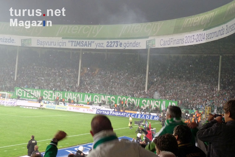 Foto Bursaspor Vs Fenerbahce Im Ataturk Stadion Bilder Von Fussball In Der Turkei Turus Net Magazin