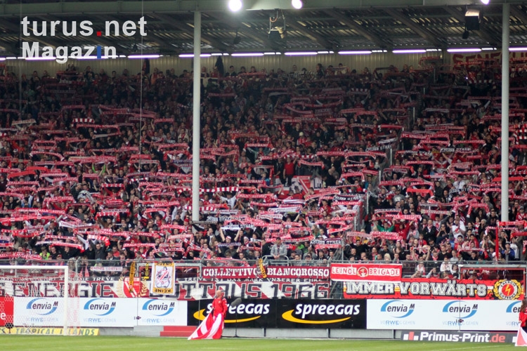 Foto Schalparade der Fans des FC Energie Cottbus Bilder