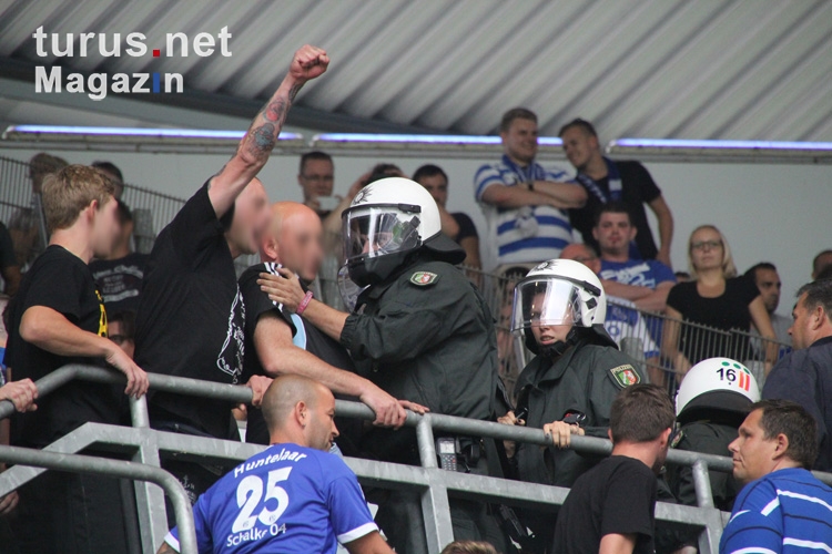 Foto Duisburger Hooligans Oberrang Bilder Von Msv Duisburg Turus