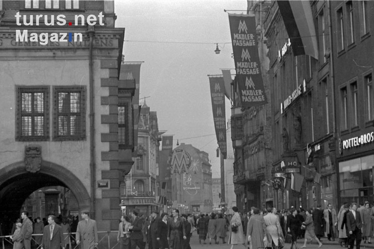 Foto: Mädler-Passage in der Messestadt Leipzig, DDR Ende der 50er Jahre