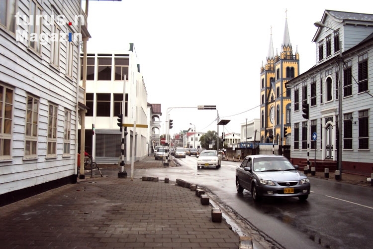 Foto: Straße in der Hauptstadt Paramaribo, Suriname ...