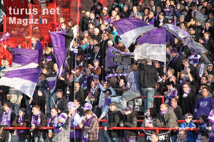 Foto Fans Ultras Des Fc Erzgebirge Aue Im Stadion An Der Alten Försterei In Berlin Bilder