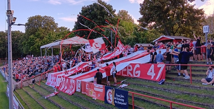 Lichtenberg 47 vs. Hertha 03 Zehlendorf: Hübscher Heimsieg bei lauschigem Ambiente